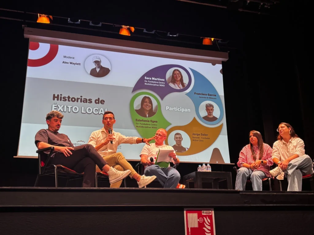 Mesa redonda con emprendedores locales en la I Jornada de Juventud y Empleo en Santa Pola