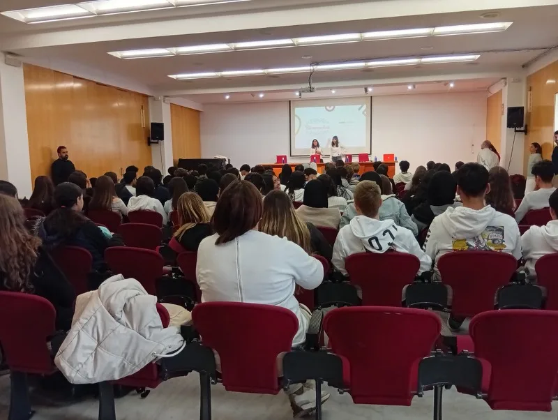 Sesión de Somontano Emprende en un instituto
